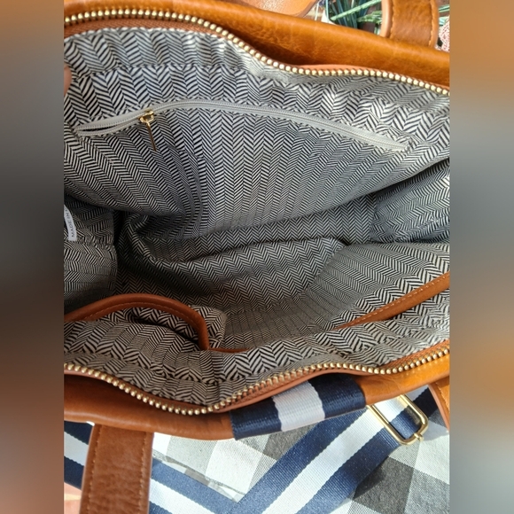 Threaded pear vegan leather bag with accent stripe. Shoulder strap. - Picture 6 of 6